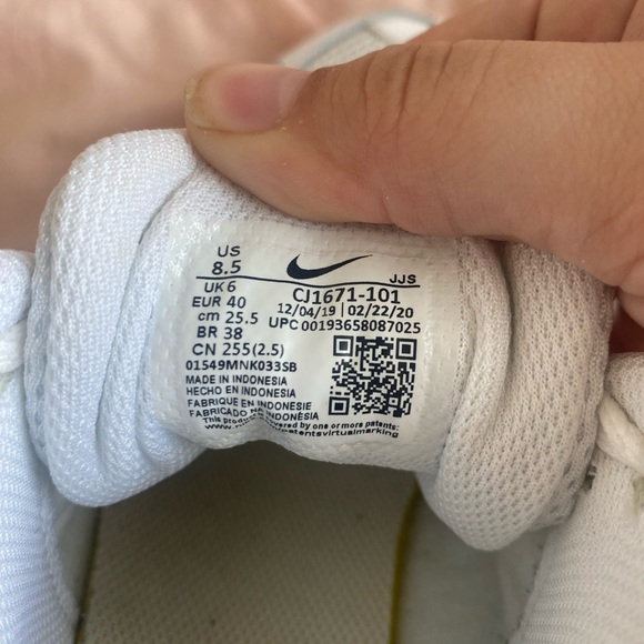 - WOMEN’S 8.5 Pink & White Nike Air Max Running Shoe - Picture 5 of 5